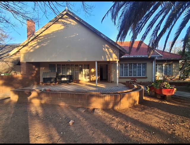 3 BEDROOM FREESTANDING FOR SALE IN IRENE PARK